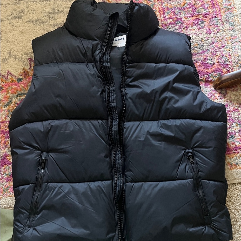 Old Navy black Water-Resistant Vest Sz. M Tall